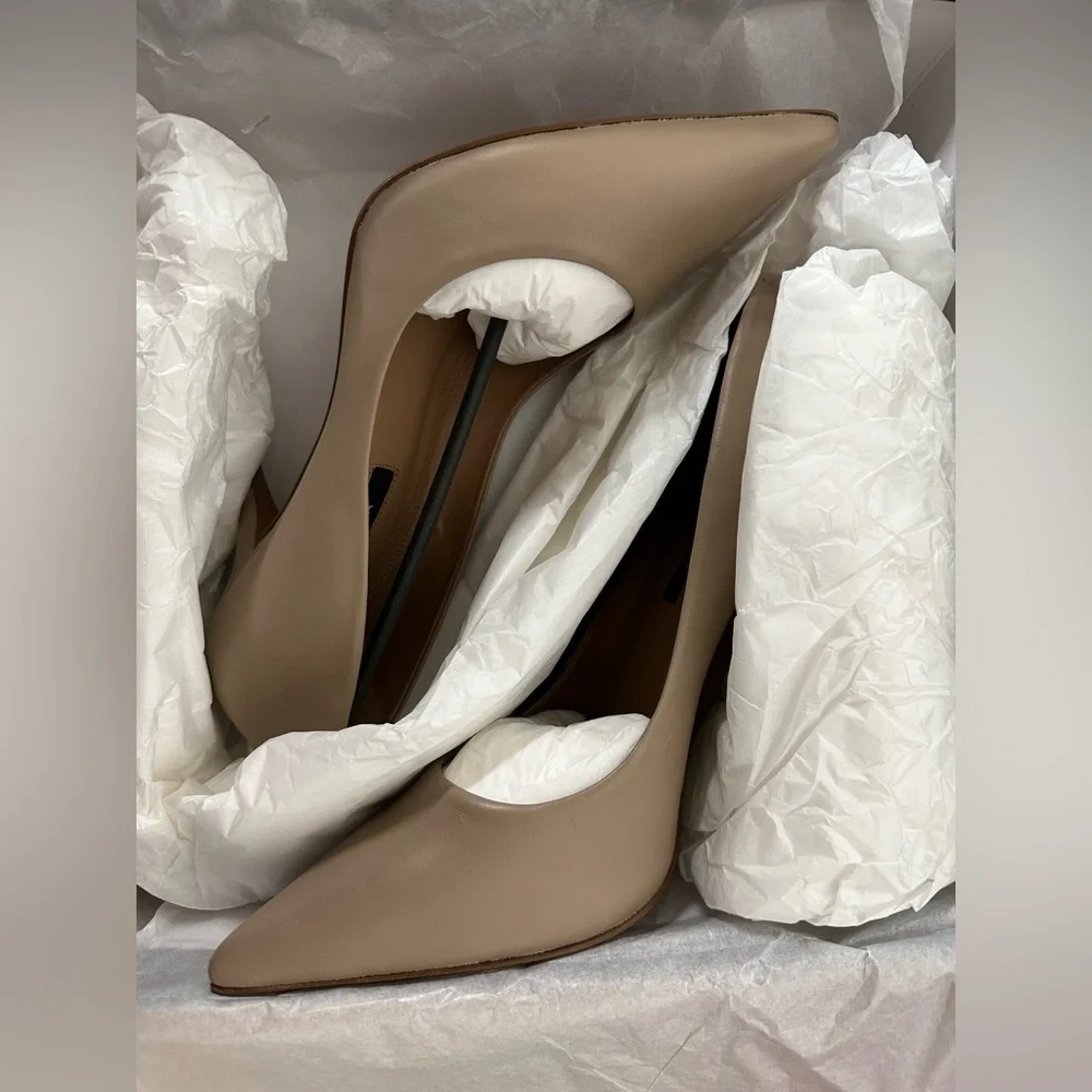 BCBGMAXAZRIA Women's Nova Pump Taupe - Picture 6 of 6